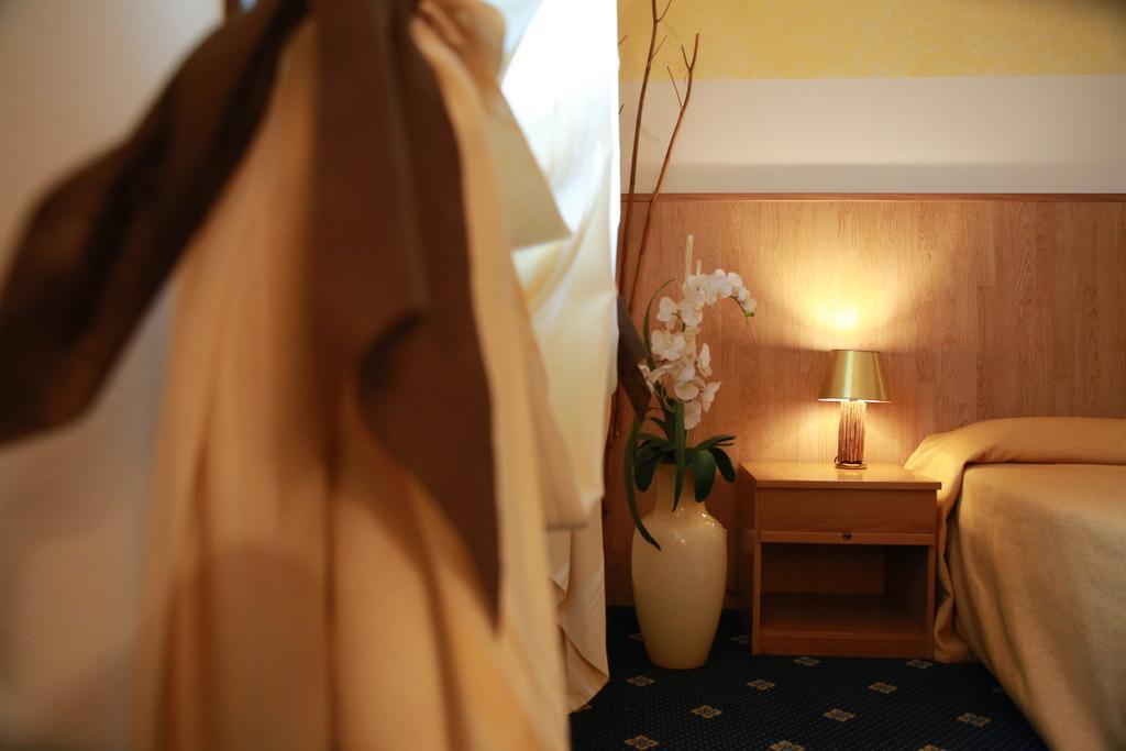 Hotel Al Posta Casarsa della Delizia Стая снимка